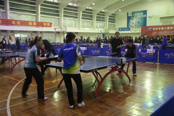 我校队员参加武汉市第八届运动会乒乓球比赛